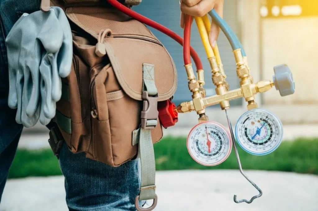 HVAC expert is going to start the AC tune-up